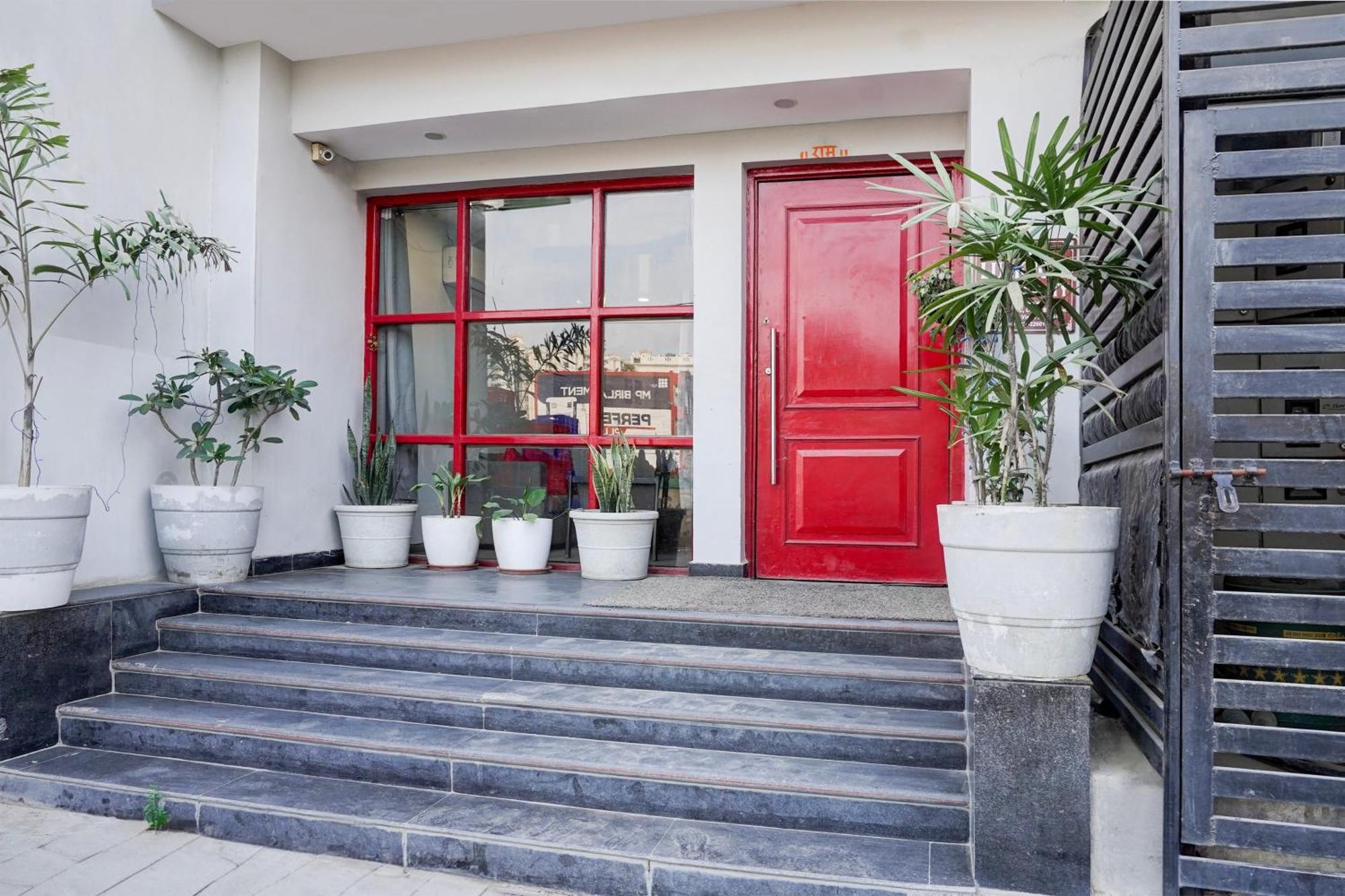 Super Townhouse Gomti Nagar Sector 6 Near Ekana Stadium Лакхнау Экстерьер фото