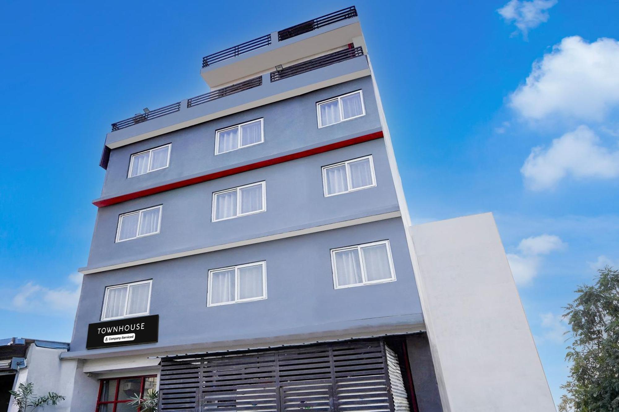 Super Townhouse Gomti Nagar Sector 6 Near Ekana Stadium Лакхнау Экстерьер фото