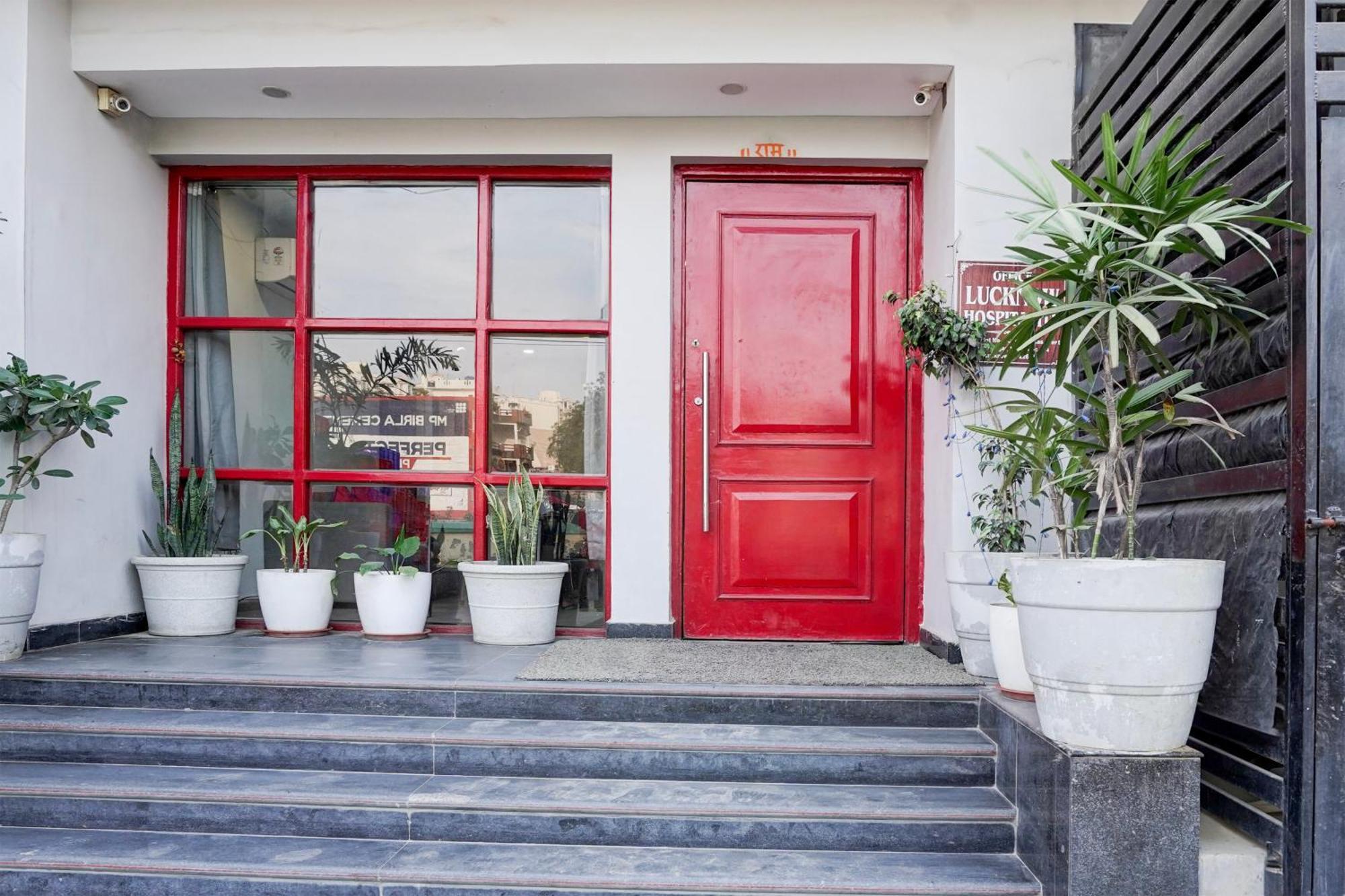 Super Townhouse Gomti Nagar Sector 6 Near Ekana Stadium Лакхнау Экстерьер фото